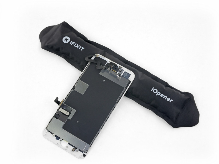 Замена передней камеры и кабеля датчика IPhone 8 Plus: шаг 3