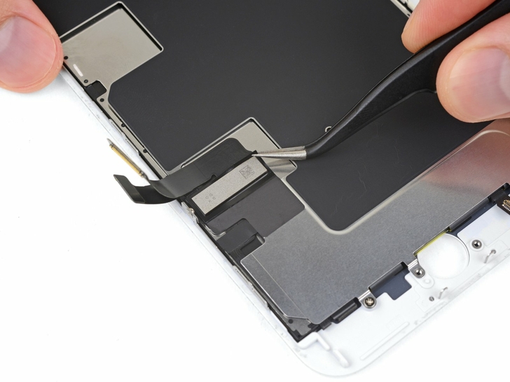Замена LCD и дигитайзера IPhone 8 Plus: LCD и дигитайзер (1)