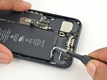 Замена аккумулятора iPhone 7: Приступаем к снятию аккумулятора (3)
