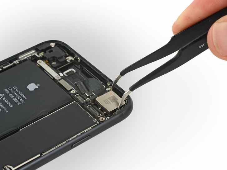 Замена камеры iPhone 7: Производим замену (1)