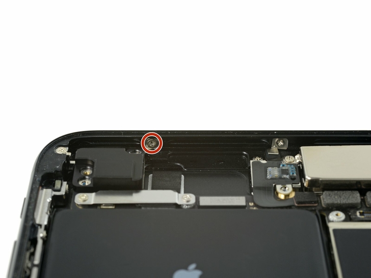 Замена верхней WiFi антенны iPhone 7 plus: шаг 3