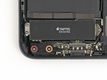 Замена разъема зарядки iPhone 7 plus: Далее вынимаем баромертическую заглушку (1)