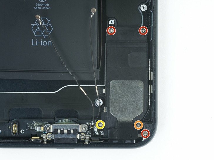 Замена разъема зарядки iPhone 7 plus: шаг 6
