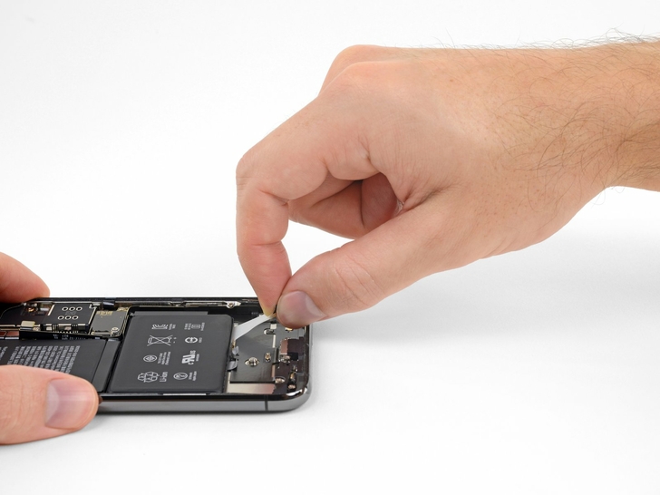 Замена аккумулятора IPhone Xs Max: шаг 7 (1)