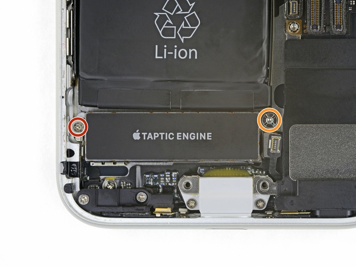Замена Taptic Engine IPhone 8: Taptic Engine