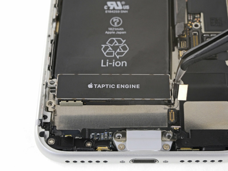 Замена Taptic Engine IPhone 8: шаг 5