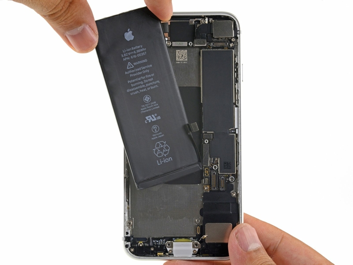 Замена аккумулятора IPhone 8: шаг 7