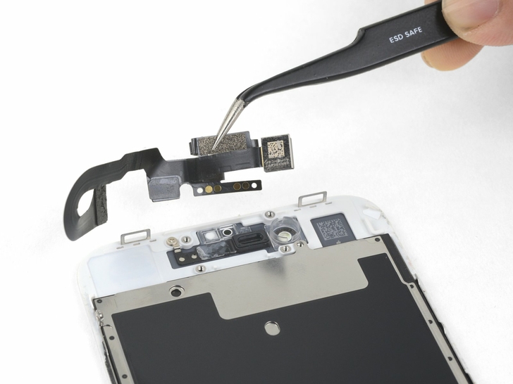 Замена передней камеры и кабеля датчика IPhone 8: шаг 7